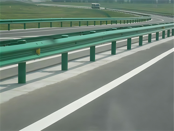 泉州高速护栏板守护安全广泛应用于多个行业